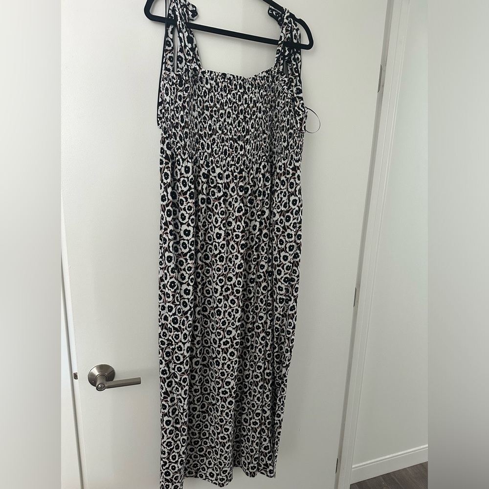 NWOT. DVF Smocked Tie Strap Poppy Dress. - Picture 3 of 7